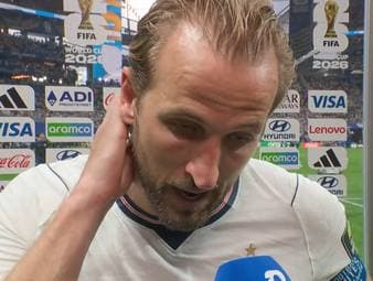 Englands Stürmerstar Harry Kane ringt nach der dramatischen Halbfinal-Niederlage gegen Argentinien um Worte und erklärt, woran die Three Lions gescheitert sind.