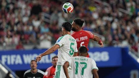 Beim WM-Spiel zwischen Jordanien und Algerien kommt es zu einer hauchdünnen Entscheidung