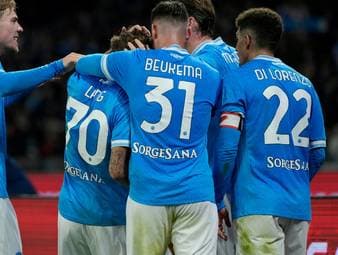 Neapel springt an die Tabellenspitze