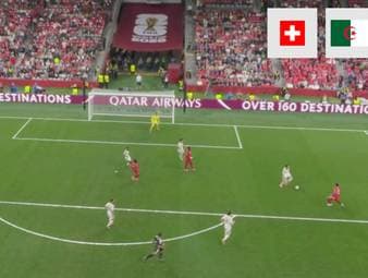 Seit 2014 stand die Schweiz bei allen großen Turnieren im Achtelfinale - und diese Serie hält auch bei der WM 2026. Ein Freiburger bringt die Eidgenossen gegen Algerien auf Kurs, dann verteilt ein BVB-Profi auch noch Geschenke.