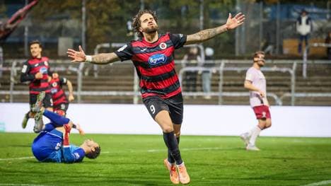 Lobinger jubelt über seinen Treffer zum 2:1