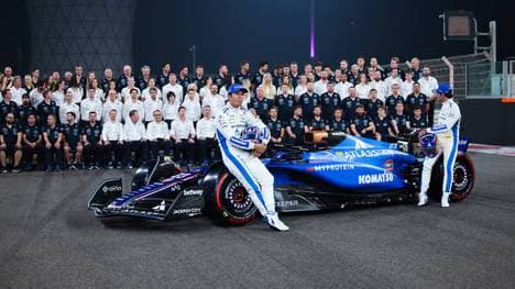 Das Williams-Team beim Fotoshooting nach dem Saisonfinale 2025