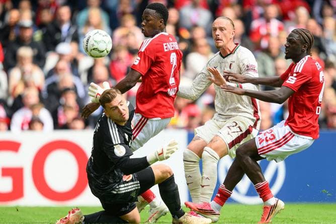 Augsburg müht sich nach Pokalfight