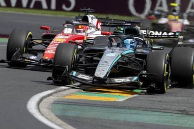 Ein wenig Mario Kart! Mercedes gewinnt wilden Auftakt