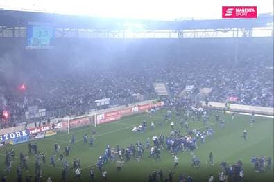 Platzsturm und Pyro! So feiert Magdeburg den Aufstieg