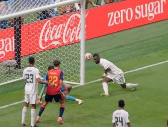Spanien dreht nach dem schwierigen WM-Auftakt im zweiten Spiel auf. Gekrönt wird die Galavorstellung gegen Saudi-Arabien durch ein kurioses Eigentor. 