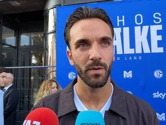 Kenan Karaman droht den Bundesliga-Auftakt in Augsburg zu verpassen. Bei der Premiere von "Mythos Schalke" gibt der Kapitän der Knappen ein Update zu seinem Verletzungszustand. 