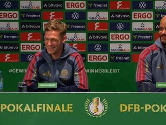 Zum Ende der Pressekonferenz vor dem Pokalfinale durfte ein Junge ein paar Fragen an die Stars richten und sorgte dabei für gute Stimmung.