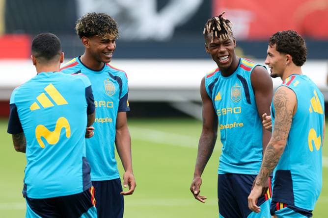 Unwetter: Spanien-Training nach 15 Minuten abgebrochen