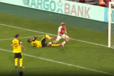 Brisante BVB-Szene: Hätte der VAR hier eingegriffen?