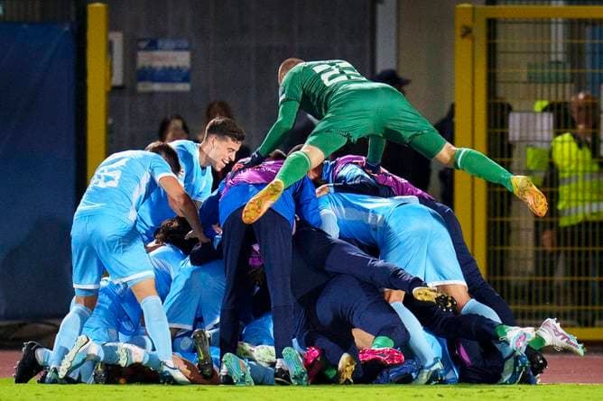 Fußball-Zwerg schreibt Geschichte!