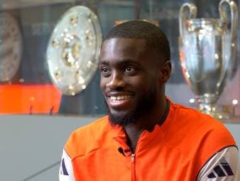 Dayot Upamecano spricht über das Zusammenspiel mit Verteidiger-Kollege Jonathan Tah beim FC Bayern München. Er verrät, was die beiden auszeichnet.