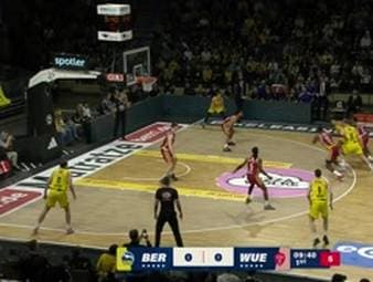 Die BBL-Highlights der Basketball-Partie ALBA BERLIN - Fitness First Würzburg Baskets im Video. 