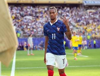 Olise kurz vor Pelé-Rekord