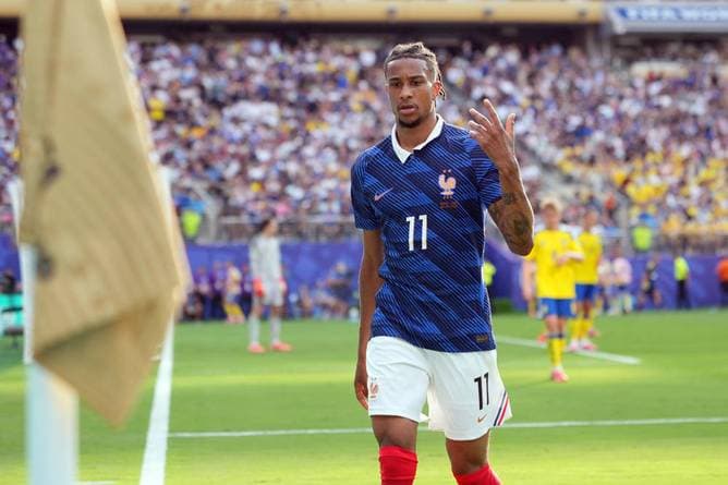 Olise kurz vor Pelé-Rekord