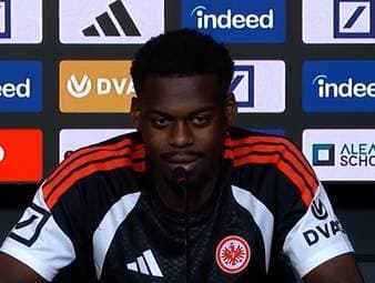 Der 20-jährige Noel Aseko wechselt vom FC Bayern München zu Eintracht Frankfurt. Der Youngster spricht bei seiner Vorstellung über seine stärken und vergleicht sich dabei mit N’Golo Kanté.
