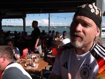 Für das zweite Gruppenspiel sind zahlreiche deutsche Fußball-Fans in Toronto. Dabei sind die Bierpreise wieder ein omnipräsentes Thema.
