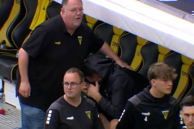 Plötzlich bricht der Torwart-Trainer in Tränen aus