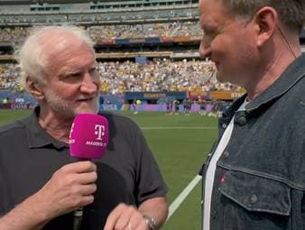 Vor dem Gruppenspiel gegen Ecuador spricht DFB-Sportdirektor Rudi Völler auch über das Sechzehntelfinale. Dort könnte es für Deutschland zu einer kuriosen Situation kommen.