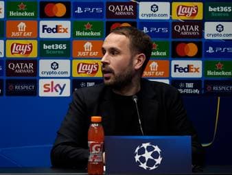 Borussia Dortmund trifft zur früheren Anstoßzeit in der Champions League auf Atalanta Bergamo. Deshalb korrigiert Niko Kovac die einleitenden Worte des Pressesprechers.