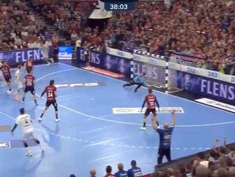 Die SG gewinnt das packende Derby nach einer starken zweiten Hälfte und ist nun Spitzenreiter.