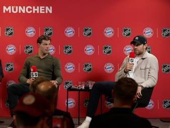 Der FC Bayern München und die NHL gehen zur kommenden Saison eine Partnerschaft ein. Dazu äußert sich unter anderem auch NHL-Star Leon Draisaitl, obwohl sein Fußball-Herz für einen anderen Klub schlägt.