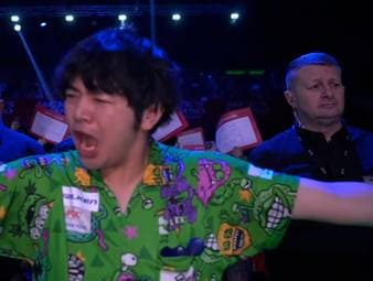 Schon vor dem ersten Dart sorgt Motomu Sakai für beste Stimmung. Der Japaner legt bei den World Series of Darts Finals einen ganz besonderen Walk-on hin.
