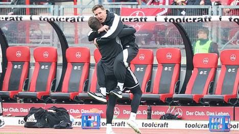 Miroslav Klose freut sich über den dritten Treffer gegen Ex-Klub Kaiserslautern