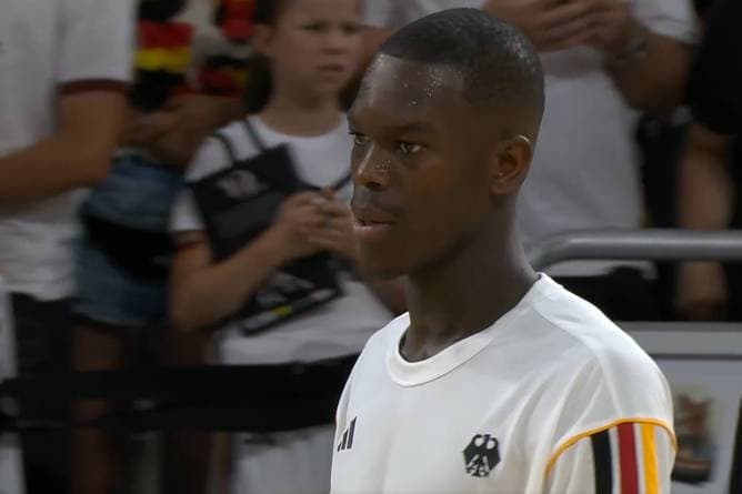Hier wird Dennis Schröder eine besondere Ehre zuteil