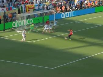 Ferran Torres erlöste drückende Spanier im WM-Finale gegen Argentinien in der 106. Spielminute mit dem Führungstreffer. Seine Direktabnahme versetzt ein ganzes Land ins Glück.