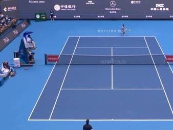 Jannik Sinner setzt sich als Favorit im Viertelfinale gegen den Ungarn Fabian Marozsan durch und zieht somit beim ATP-500-Turnier in Peking ins Halbfinale ein.