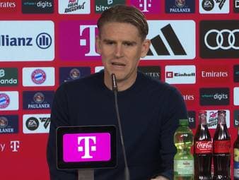 Noch ist unklar, ob Manuel Neuer seine Karriere nach dieser Saison beendet oder ein weiteres Jahr dranhängt. Sportdirektor Christoph Freund gibt Einblicke in die laufenden Vertragsverhandlungen und spricht über eine mögliche Zukunft der Bayern-Legende.