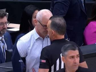Das March-Madness-Turnier ist eines der spektakulärsten Basketball-Events der Welt. Nach einem Buzzer Beater steht UConn-Coach Dan Hurley plötzlich Kopf an Kopf mit dem Referee. 