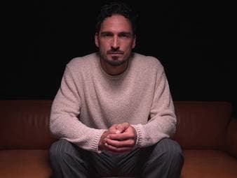 Mats Hummels ist bei der WM 2026 in neuer Rolle dabei. In einem speziellen Video verkündet der Ex-Nationalspieler, welchen Job er für das Turnier angenommen hat.