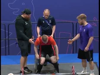 Aegir Olafsson sitzt seit seiner Kindheit im Rollstuhl. Bei den Special Olympics World Games tritt er trotzdem im Gewichtheben an und sorgt für einen Gänsehautmoment.