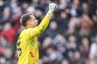 Sensation winkt - deutscher Torwart mittendrin