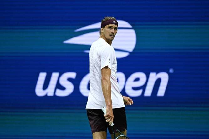 Zverev wechselt plötzlich die Schuhe
