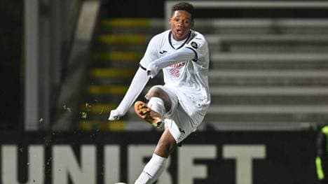 Julien Duranville steht vor einem Wechsel zum BVB