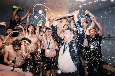 Partyrausch nach "Wackelsaison": BR Volleys trotz Titel gewarnt