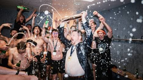Steuerwald (Mitte) bei der Berliner Kabinenparty