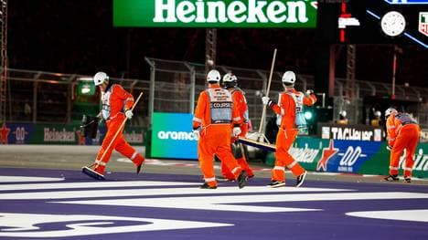 Die Marshalls hielten sich trotz heranfahrender Boliden noch in der Auslaufzone auf