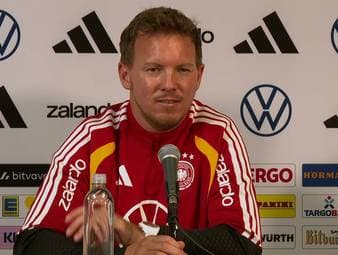 Nathaniel Brown steht vor WM-Beginn vor allem wegen der Gerüchte rund um einen möglichen Bayern-Wechsel im Fokus. Bundestrainer Julian Nagelsmann hat dabei einen klaren Rat für den Verteidiger.