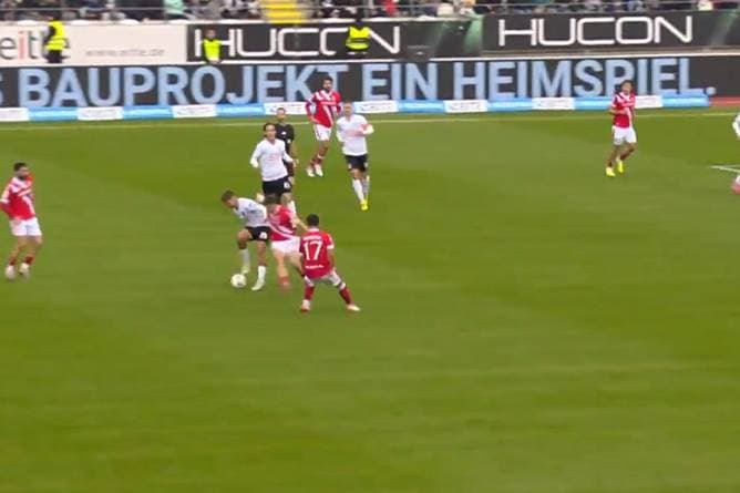 Zidane-Trick und Traumtor! Verteidiger verzückt alle