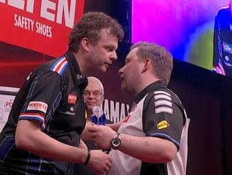 Martin Schindler scheidet bei der European Darts Trophy im Sechzehntelfinale gegen den Niederländer Richard Veenstra aus. "The Wall" verliert mit 4:6.