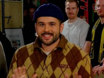 SPORT1-Moderator Lenny Peteanu spricht im Vorfeld des XXL-Abends der Champions League über die Chancen der deutschen Mannschaften - und lässt sich dabei zu einer kuriosen Wette hinreißen. 