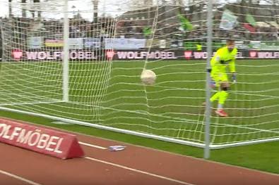 Dieser Traumfreistoß passt ganz genau