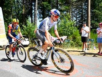 Tour-Star crasht in rasanter Abfahrt