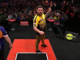 Scott Williams zeigt dem Publikum beim German Darts Grand Prix in München beim Einwerfen den Stinkefinger. Eine Geste, die Konsequenzen für ihn haben könnte.