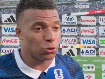 Superstar Kylian Mbappé spricht nach Frankreichs Achtelfinaleinzug über seinen emotionalen Jubel mit Didider Deschamps und macht zudem deutlich, dass Frankreich noch mehr im Köcher hat. 