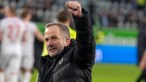 Manuel Baum trainiert den FC Augsburg derzeit sehr erfolgreich